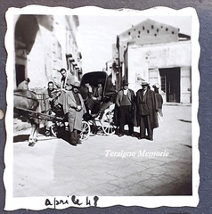 Aprile 1948  La carrozza in piazza.